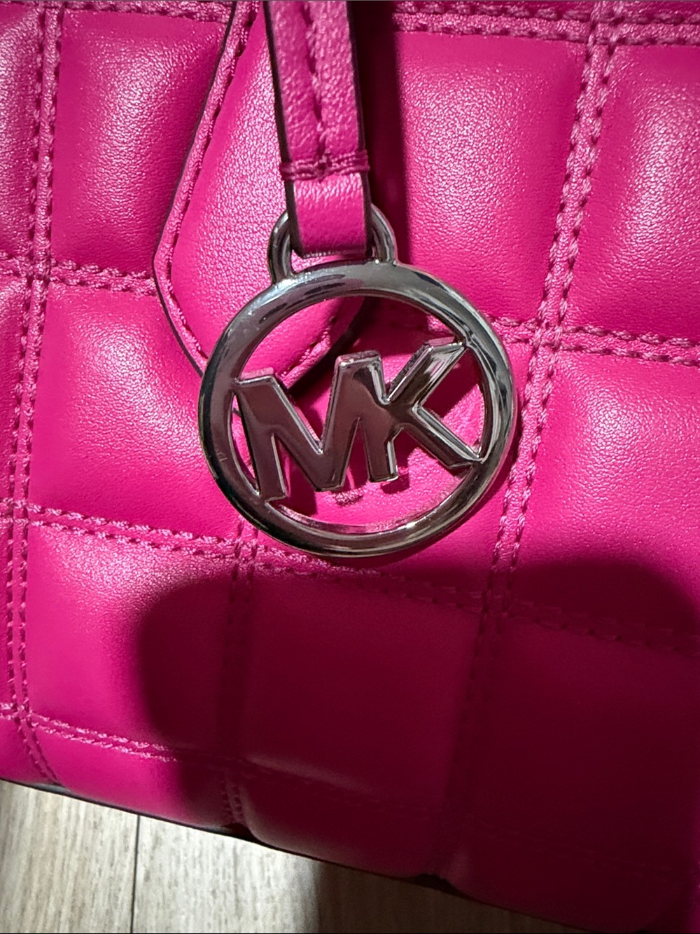 Michael Kors Sheila Dragonfruit Satchel NWT - Picture 3 of 16